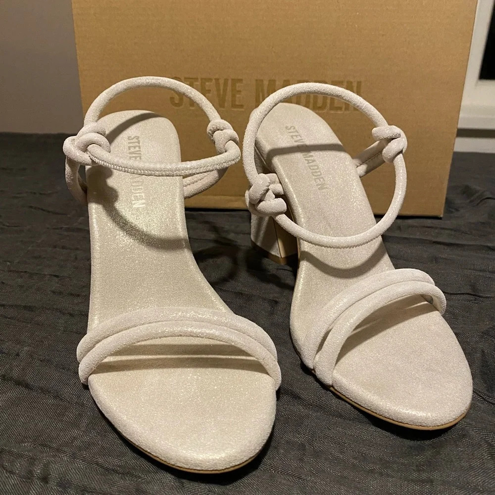 Steve Madden “Harrlow” dusty gold strappy heels open toe sandals size 6.5 suede